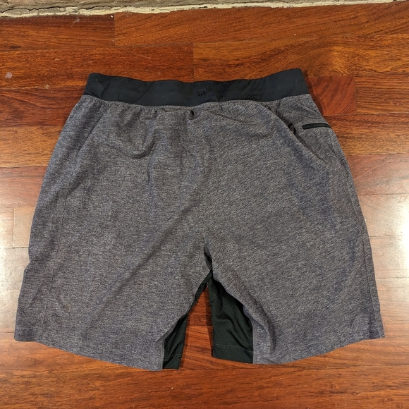 Men's Large Lululemon 9" Shorts - Picture 2 of 3